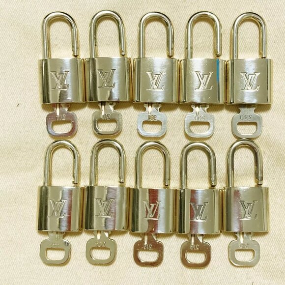 LOUIS VUITTON LV 10 SET PADLOCK KEY BAG CHARM CADENA GOLD PLATED FRANCE 35PDA120 - Picture 1 of 7